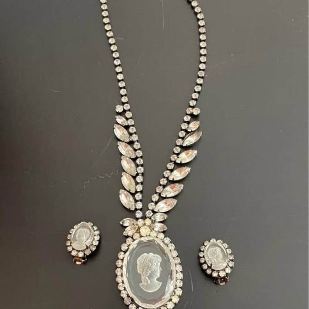 0002 Juliana D&E Delizza Elster Crystal Cameo Rhinestone Necklace Earrings Set